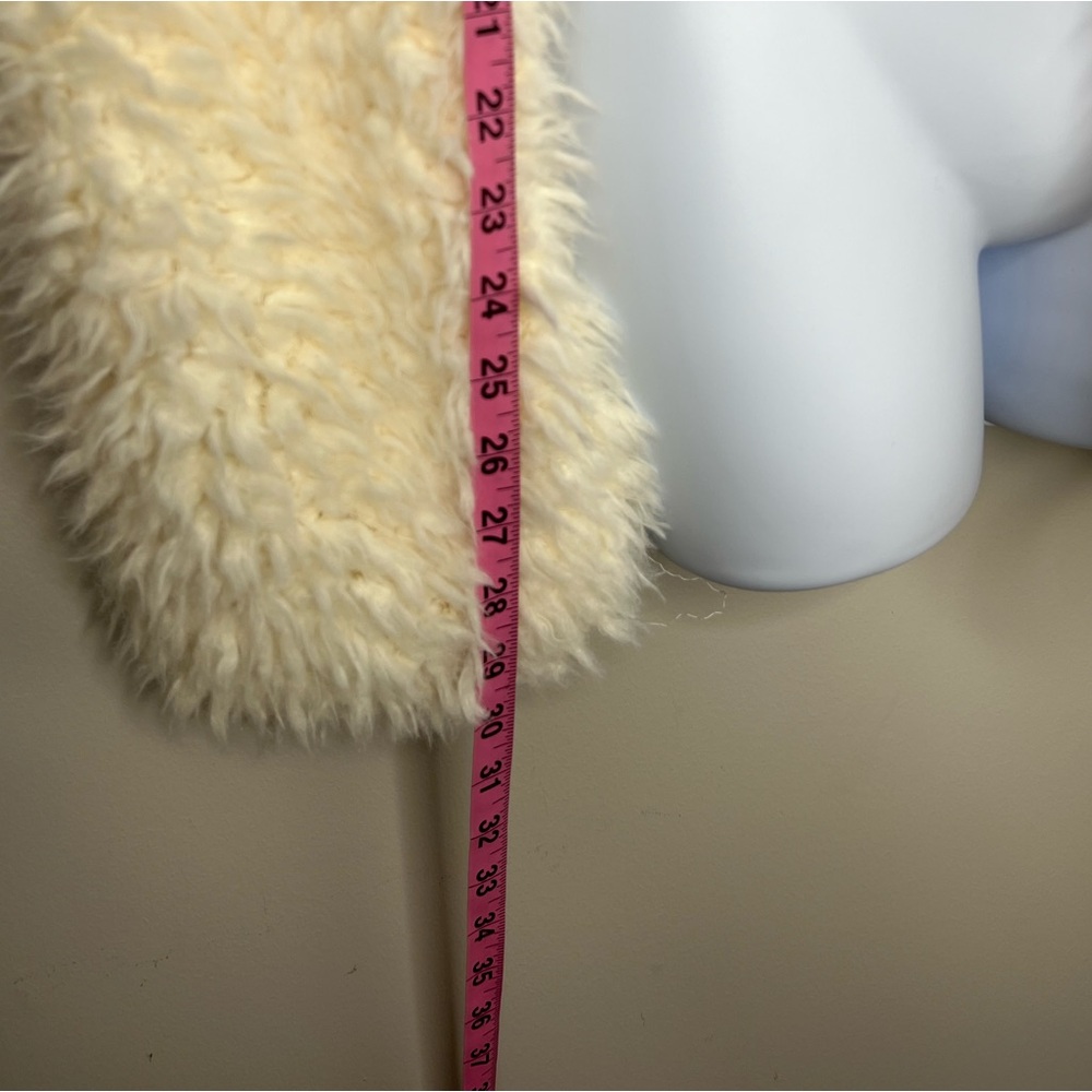 Bobbie Brooks oversized fuzzy long vest. Small. Hook and eye closure. Soft! - Picture 7 of 7